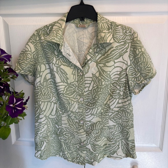 Vintage Tommy Bahama Button Down Shirt - Green and Cream- 100% Silk - Men’s S - Picture 1 of 5